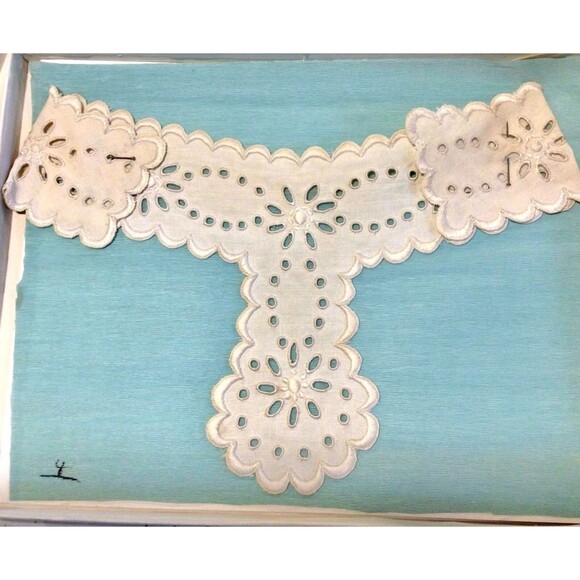 Victorian Antique White Eyelet Collar, 1800s Vintage - Picture 1 of 2
